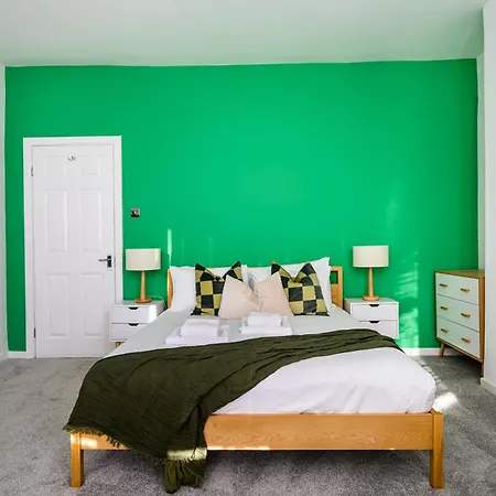 Stylish Modern - Perfect For Work, Leisure & Stadium Visits With Parking Apartmán