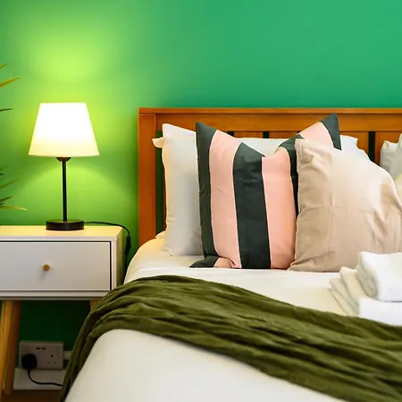 Stylish Modern - Perfect For Work, Leisure & Stadium Visits With Parking *