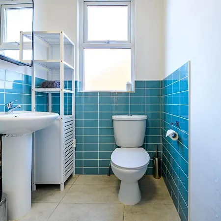 Stylish Modern - Perfect For Work, Leisure & Stadium Visits With Parking *