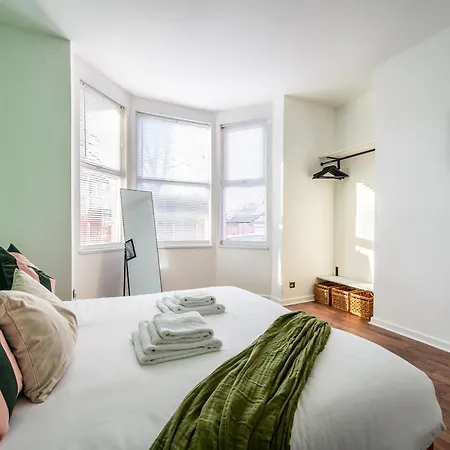 Stylish Modern - Perfect For Work, Leisure & Stadium Visits With Parking * Manchester