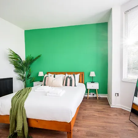Stylish Modern - Perfect For Work, Leisure & Stadium Visits With Parking Apartmán