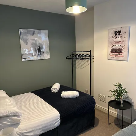 Vibrant & Spacious 3br House, Near & Salford Quays, Free Parking Manchester