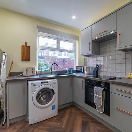 Beautiful Three Bedroom House - Escape * Manchester