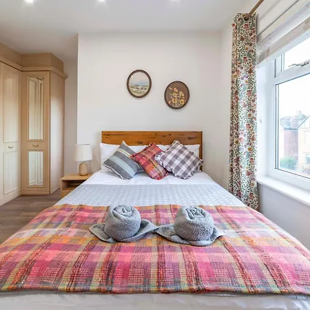 Beautiful Three Bedroom House - Escape