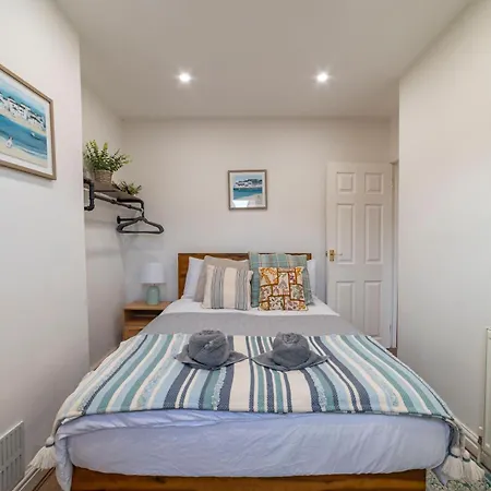 Beautiful Three Bedroom House - Escape Manchester