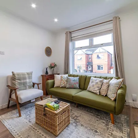 Beautiful Three Bedroom House - Escape * Manchester