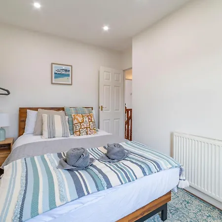 Beautiful Three Bedroom House - Escape Manchester