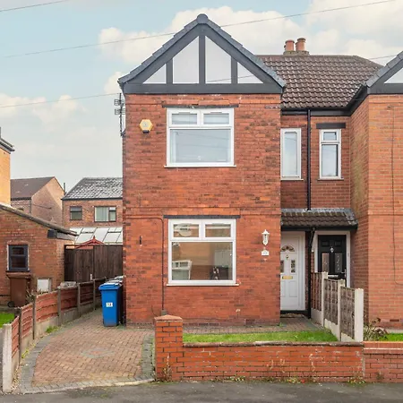 Beautiful Three Bedroom House - Escape *