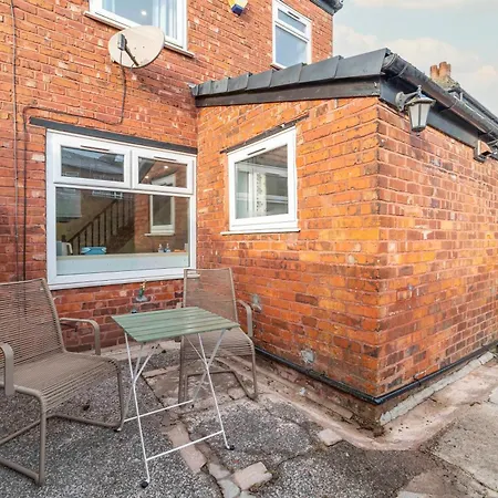 Beautiful Three Bedroom House - Escape * Manchester