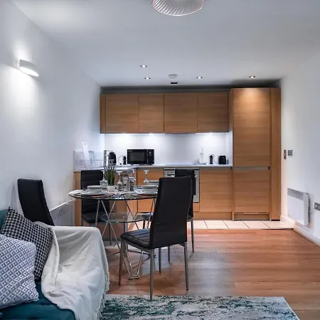 Modern & Cosy 1-bed City Centre Appartamento *