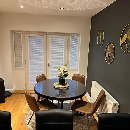 Retreat With 3 Bedrooms *