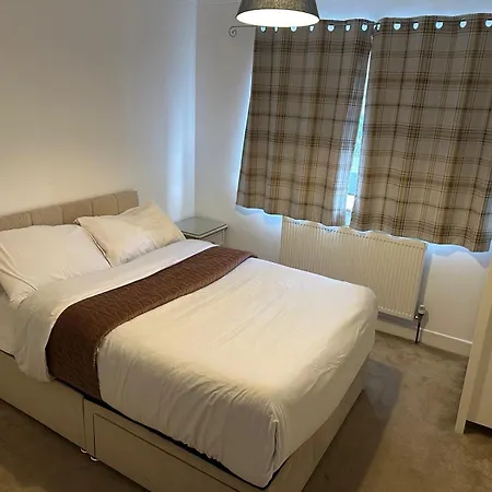 Retreat With 3 Bedrooms *