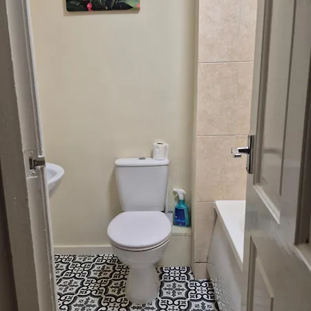 The Reddish Retreat - Individual Quarto em Acomodações Particulares