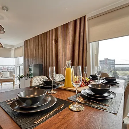 Three Bedroom Waterfront With View * Manchester