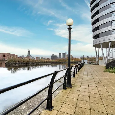 Three Bedroom Waterfront With View Apartment Manchester