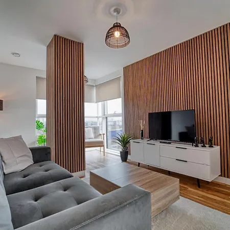 Three Bedroom Waterfront With View Manchester