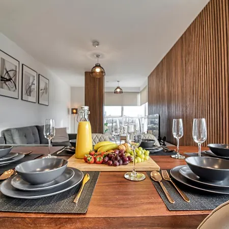 Three Bedroom Waterfront With View Apartment *