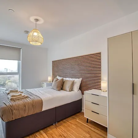 Three Bedroom Waterfront With View * Manchester