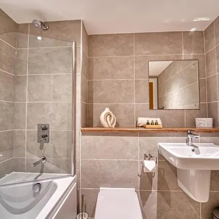 Apartment Three Bedroom Waterfront With View Manchester