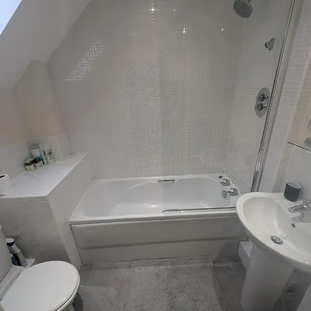 Stunning Modern 2 Bedroom - Perfect Getaway *