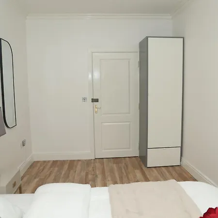 Mdz Luxe Stays-sleeps 6