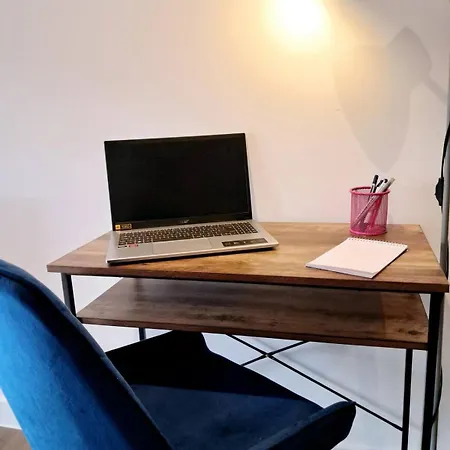 Apartment Private Balcony, Waterfront Apt, Theatres 15min Walk 1mile Media City, Old Trafford, Centre *