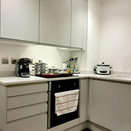 Private Balcony, Waterfront Apt, Theatres 15min Walk 1mile Media City, Old Trafford, Centre Manchester