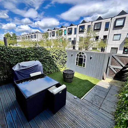Townhouse, Free Parking, Close To Ao Arena