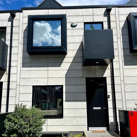 Townhouse, Free Parking, Close To Ao Arena