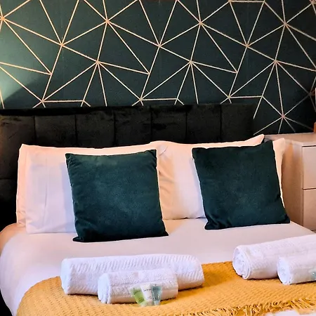 Vakantiehuis Townhouse By Bevolve - 4 Bedrooms - Free Parking *