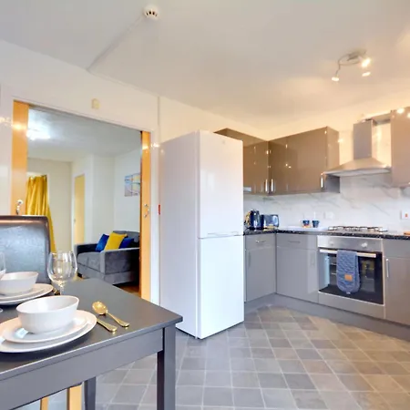 Dom wakacyjny Townhouse By Bevolve - 4 Bedrooms - Free Parking
