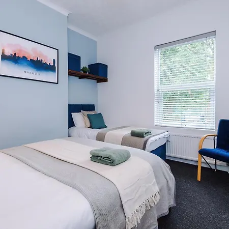 Modern 3-bed House In Manchester, Ideal For Long Stays, Free Parking, Centre - Sleeps Upto 8 People * מנצ'סטר