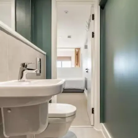- Sky Garden - 2 Beds - Sleeps 4 * Manchester