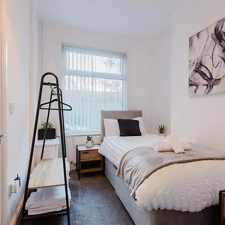 Free Parking, Late Check Out Coop Live Etihad Stadium 3-bed House Manchester