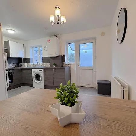 Terraced House With Free Parking *