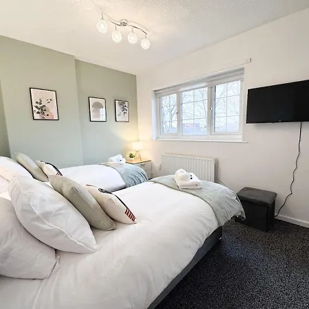 Terraced House With Free Parking *