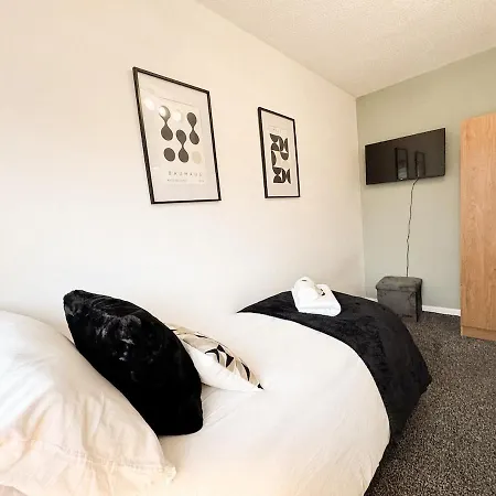 Terraced House With Free Parking Apartment Manchester