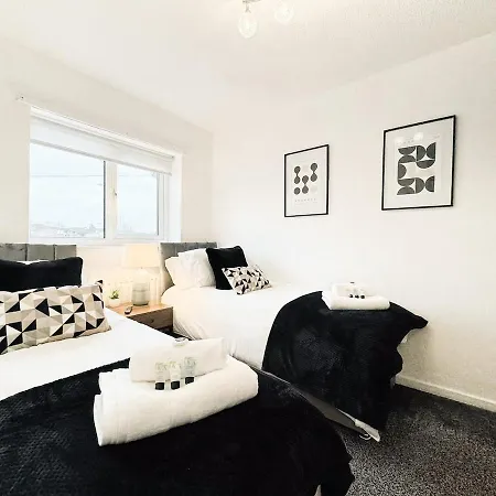 Apartment Terraced House With Free Parking