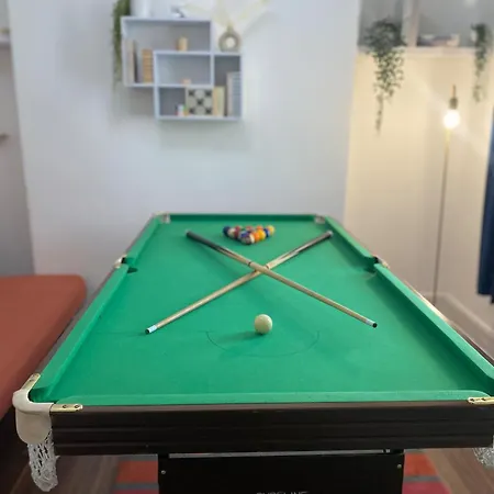 Traditonal House - Etihad -games Room-free Parking Vakantiehuis