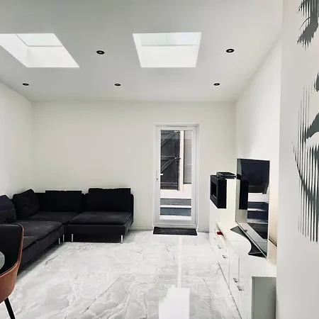 Urban Nest 5 *