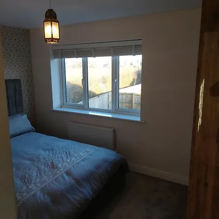 Prázdninový dům Luxury 4 Bedrooms Detached House - Free Multi Cars Parking - Easy Access To City Centre & City Football Ground Manchester