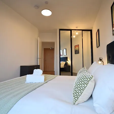Life - 2-bed 1-bath Top-floor In New Cross Apartman Manchester