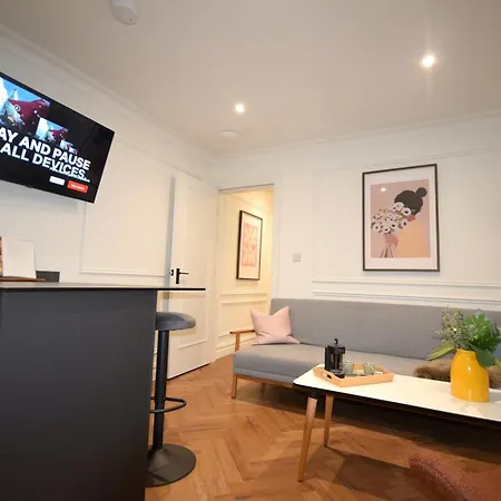 Feriehus Cityescape - 1br Sofa Bed Balcony Window Shower Manchester