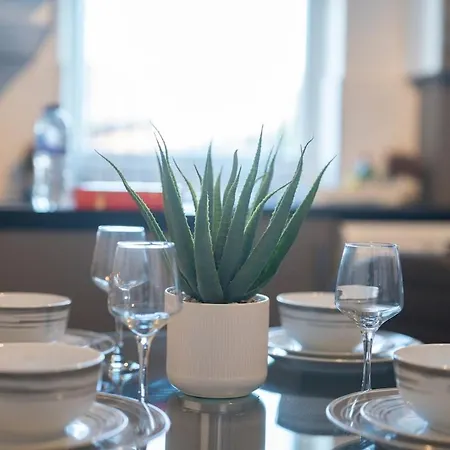 Richmond Retreat - Luxurious And Comfortable Spacious 2 Floor Apartament *