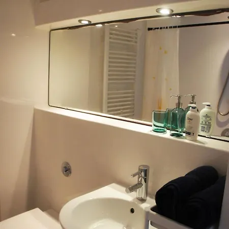 Salford, Apartment *