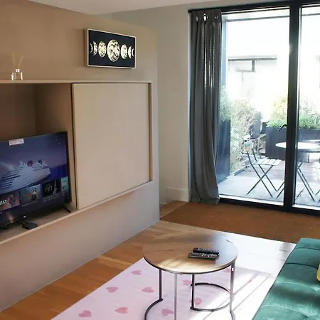 Salford, Apartment