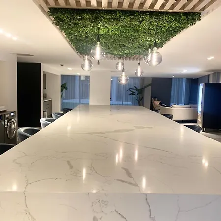 Cosy Centre 2 Bed דירה *