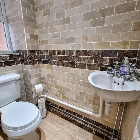 Stunning Family Close To The Centre Vakantiehuis