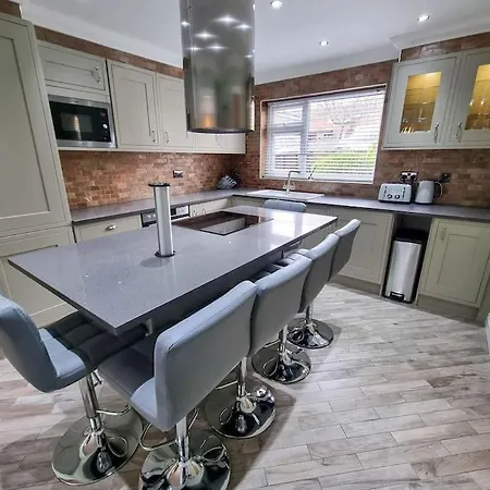 Stunning Family Close To The Centre Manchester
