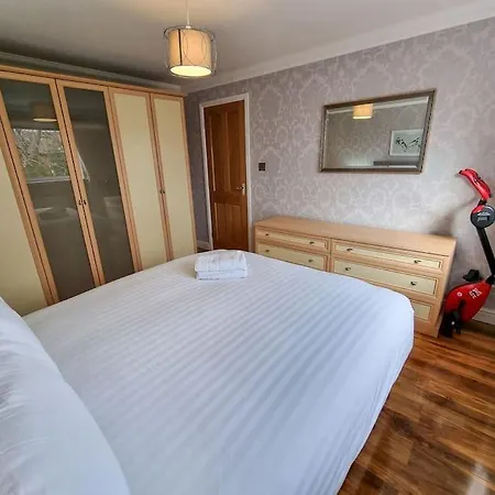 Stunning Family Close To The Centre